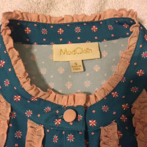 ModCloth Blouse ❤️❤️ - Picture 2 of 3